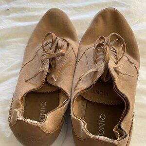 VIONIC SIZE 12W SUEDE SNEAKERS